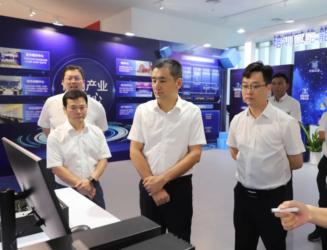 自治区人民当局副秘书长，自治区大数据发展局党组书记、局长赵志刚一行调研js3333线路检测中心集团